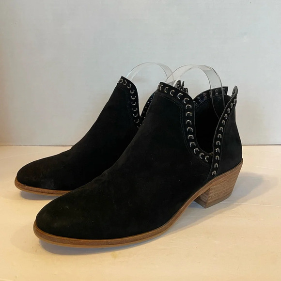 VINCE CAMUTO Black Suede Leather Booties Heel Zip Ankle Boots Studded Size 7 M - Picture 1 of 9